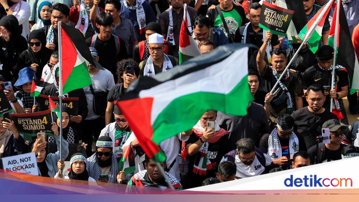 Saat Ultras Malaysia Ikut Turun ke Jalan.....Kecam AS dan Israel!