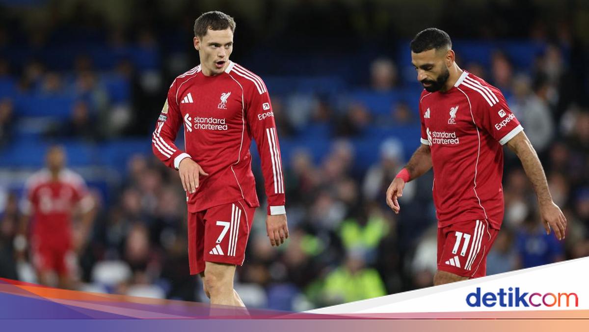 Neville: Lini Serang Liverpool Nggak Berguna