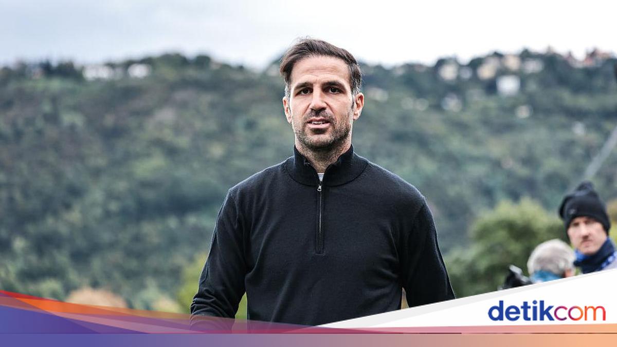Barcelona Pilih Fabregas untuk Gantikan Hansi Flick