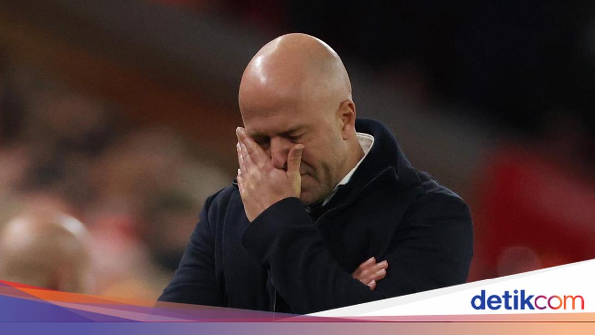 Carragher Bela Arne Slot: Hormati Manajer Liverpool yang Juara Liga Ini Carragher Bela Slot: Hormati Dia!