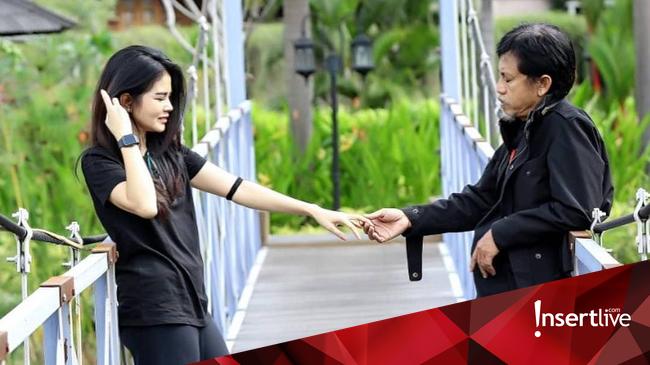 17 Tahun Menikah, 7 Potret Karina Ranau dan Epy Kusnandar hingga Maut Memisahkan