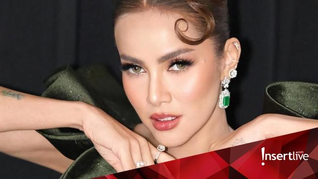 Masuk Kandidat Wajah Tercantik Sedunia, 7 Pesona Olla Ramlan Makin Hot di Usia 45 Tahun