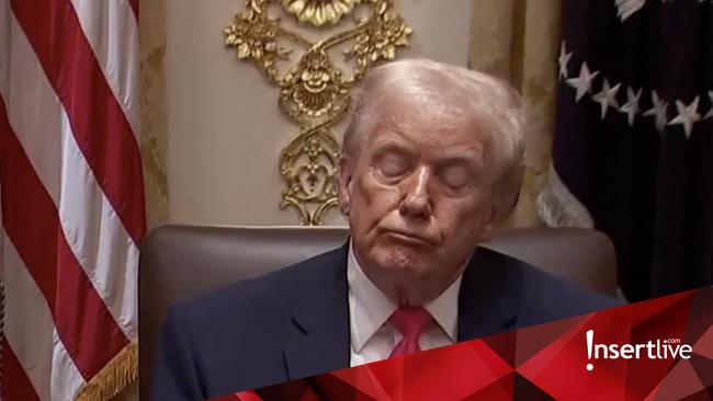 Viral Donald Trump Ketiduran Saat Rapat Kabinet