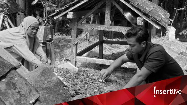 Temani Pratama Arhan, Azizah Salsha Nyetir Motor Saat Ziarah ke Makam Mantan Mertua