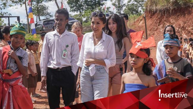 Eks Desainer Lady Gaga Donasikan Penjualan Perhiasan untuk Anak-Anak di NTT