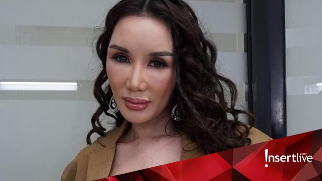 Klarifikasi Isu Jadi Orang Ketiga, 6 Potret Ade Tya Bongkar Hubungan dengan Ari Lasso