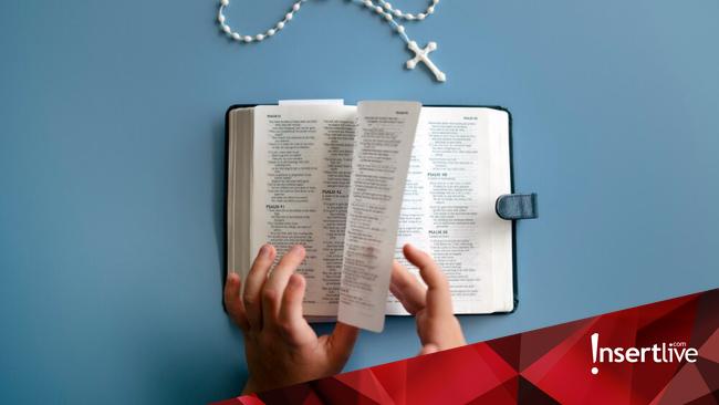 15 Ayat Alkitab Penuh Makna yang Dibacakan Saat Natal