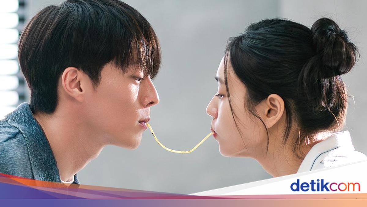 Adegan Romantis Jang Ki Yong dan Ahn Eun Jin di Dynamite Kiss