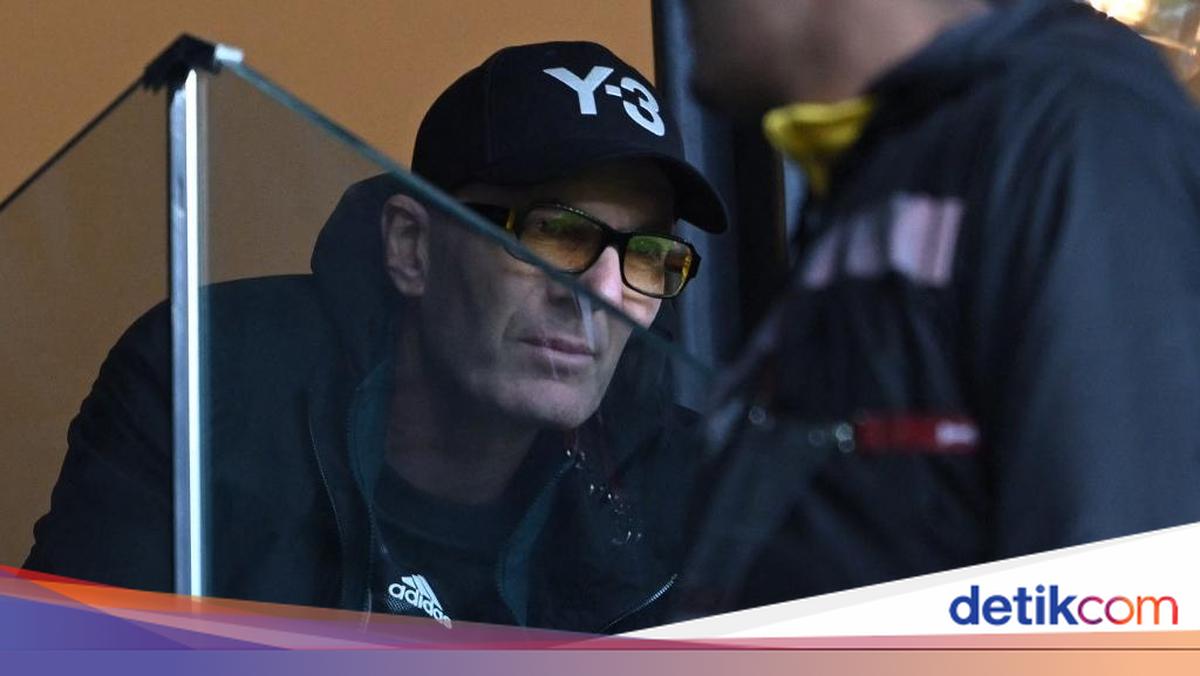 Momen Zinedine Zidane Nonton Anaknya Beraksi di Piala Afrika