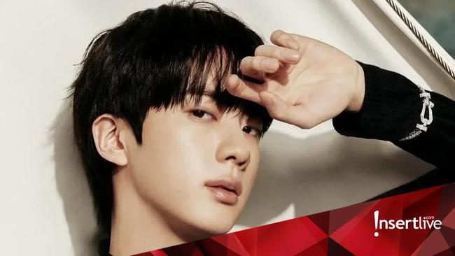 Aura Awur-awuran, Intip 7 Pesona Jin BTS Pamer Punggung Pakai Kalung Rp2,9 M