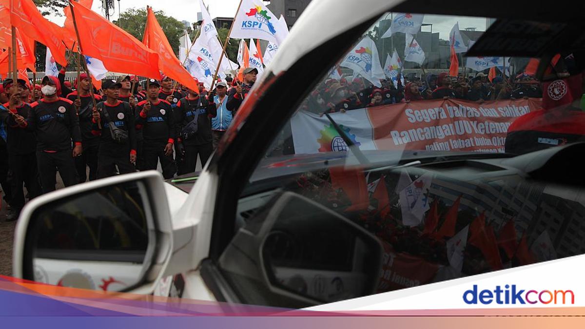 8 Tuntutan Buruh Saat Aksi 1 Mei