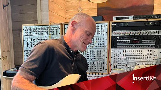 Flea Rilis Album Solo Perdana Honora, Kolaborasi Bareng Nick Cave dan Thom Yorke