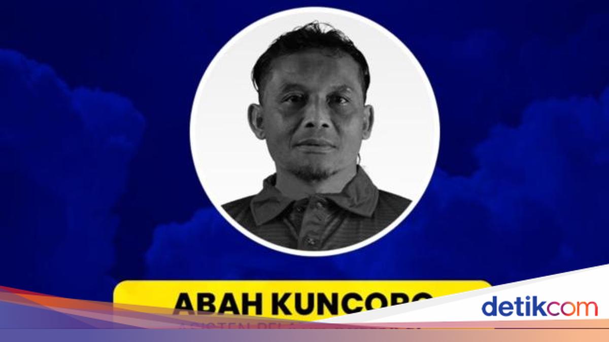 Arema FC Assistant Coach Dies Suddenly on the Field