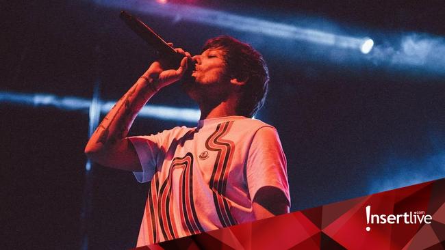 Bukan Hal Mudah Bagi Louis Tomlinson Nyanyikan Lagu One Direction di Konser Solo