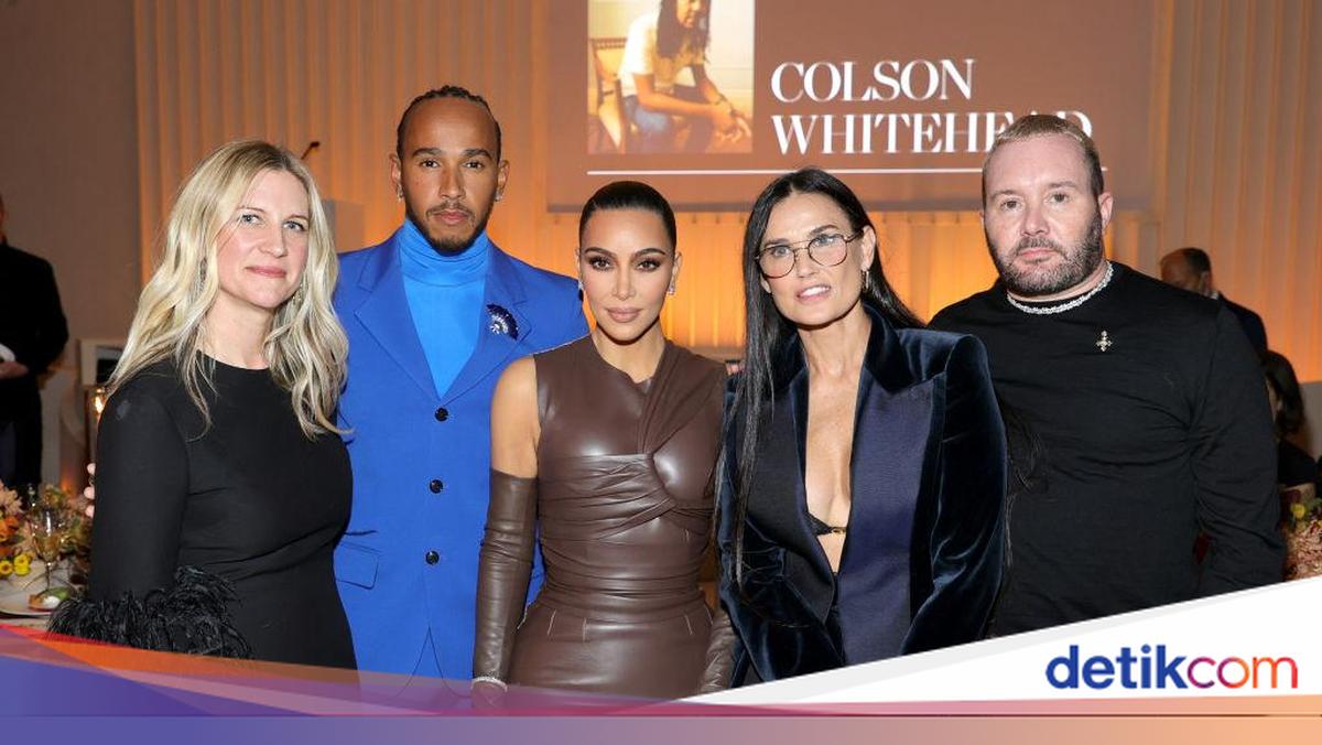 Kim Kardashian and Lewis Hamilton Make a Stylish Couple Appearance at the Super Bowl