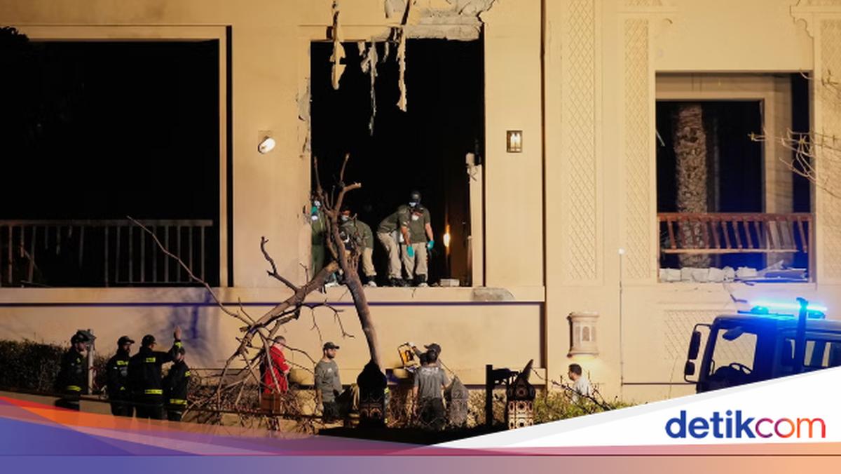 Foto-foto Hotel Mewah Dubai yang Terbakar