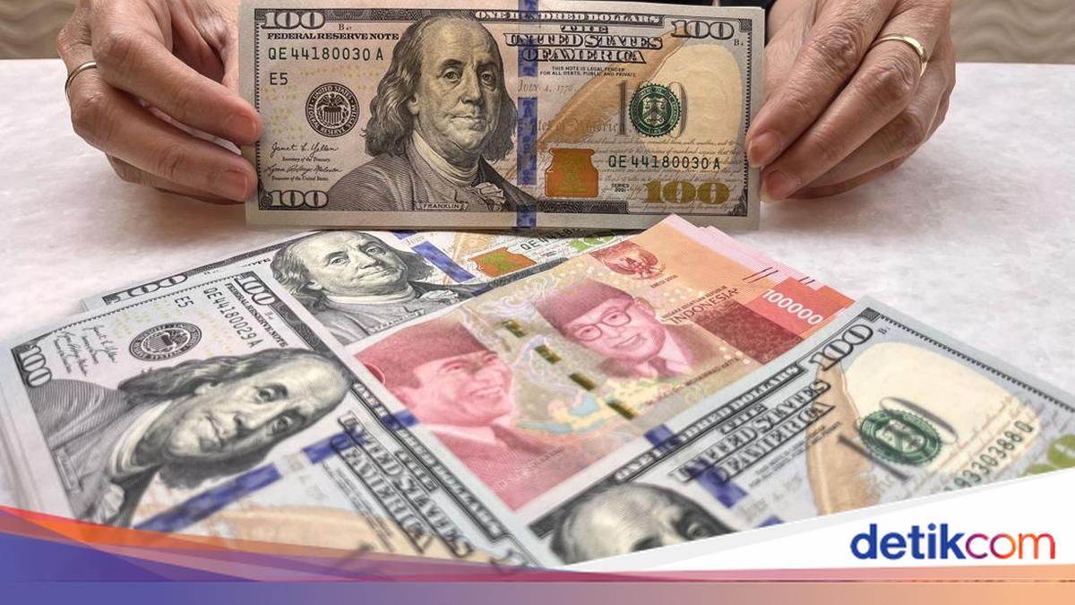 Dolar AS Masih Tekan Rupiah ke Rp 17.162
