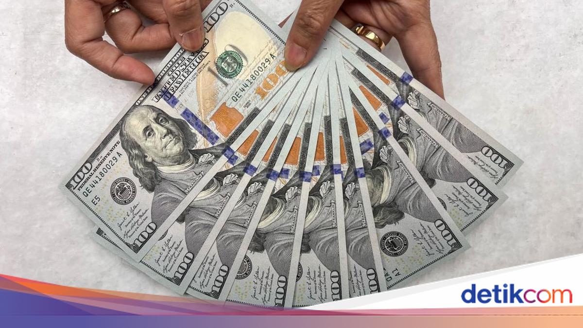 Rupiah Babak Belur Dihantam Dolar AS, BI Dinilai Serba Salah