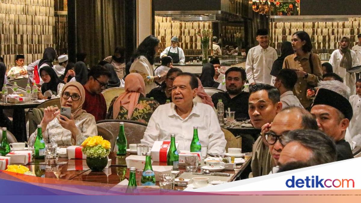 Chairul Tanjung Hadiri Buka Puasa Bersama Anak Yatim di Trans Hotel Jakarta