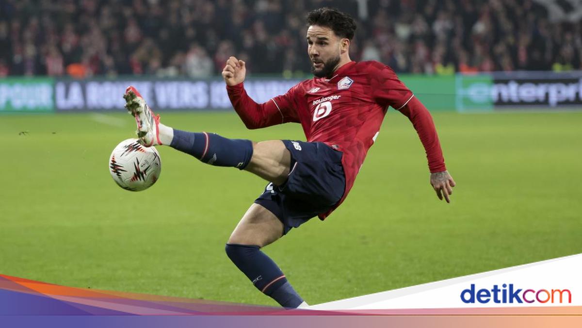 Momen Calvin Verdonk Hantam Eks Striker MU sampai Ribut