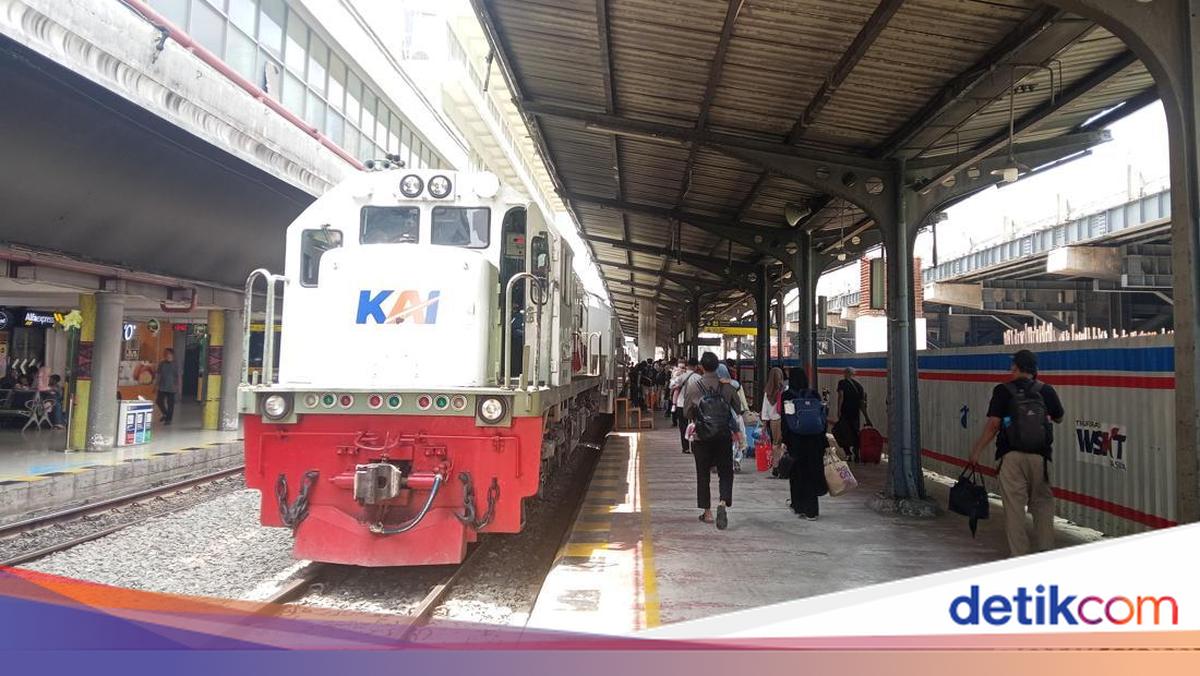 Daftar Perjalanan yang Dibatalkan &amp; Dialihkan Rutenya Imbas KA Anjlok di Brebes
