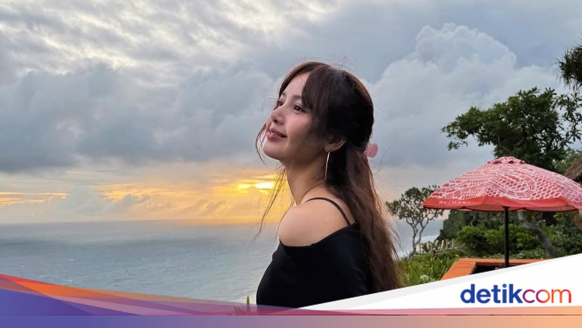 Foto Lisa BLACKPINK Enjoy Liburan di Bali