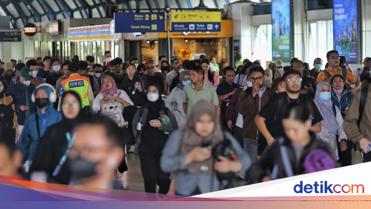 Utang Makin Menggila, Tanda Daya Beli Warga RI Kian Tertekan