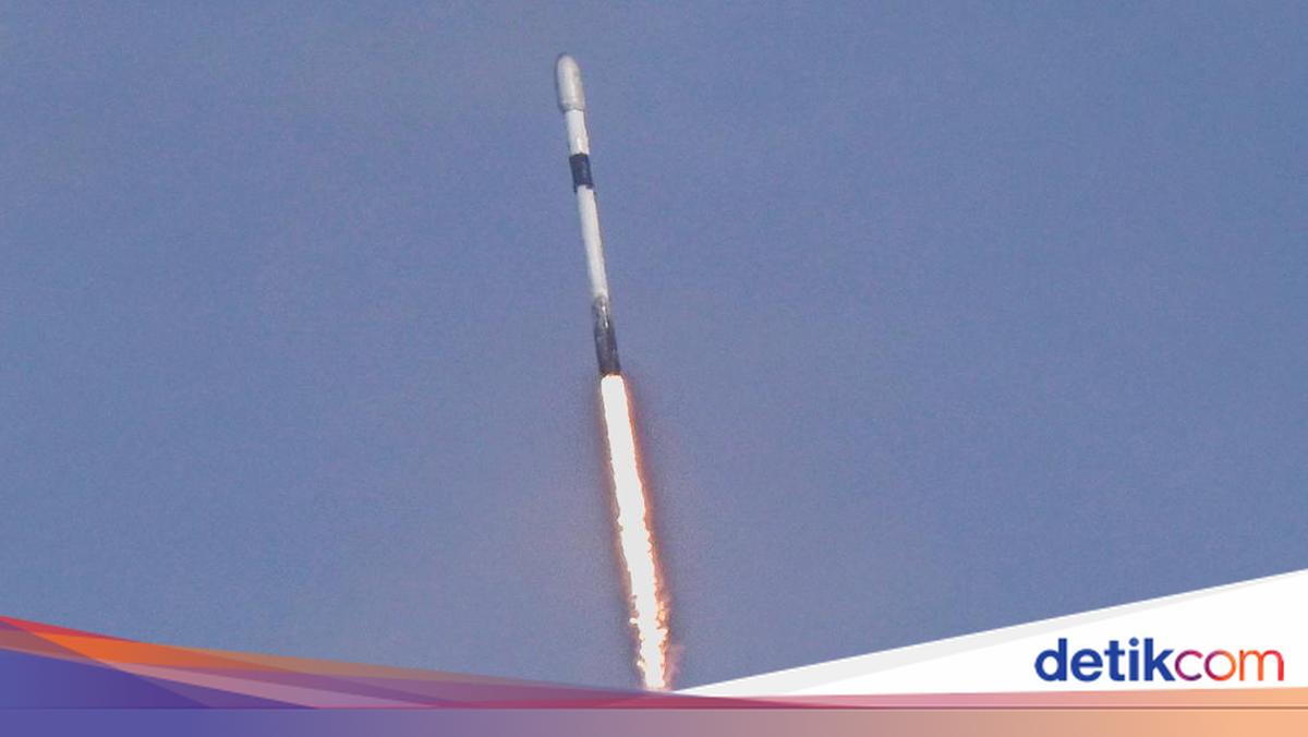 Puing Roket SpaceX Akan Hantam Bulan dengan Kecepatan Tinggi