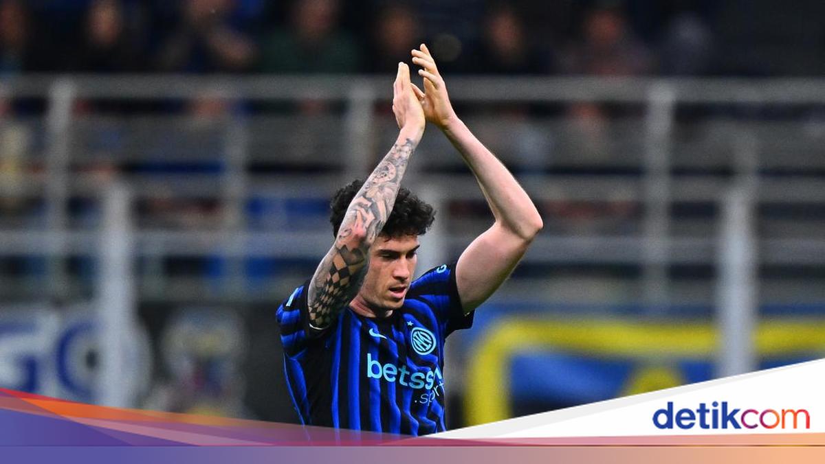 Bastoni Disebut Tak Mau Pergi di Tengah Rumor Barcelona