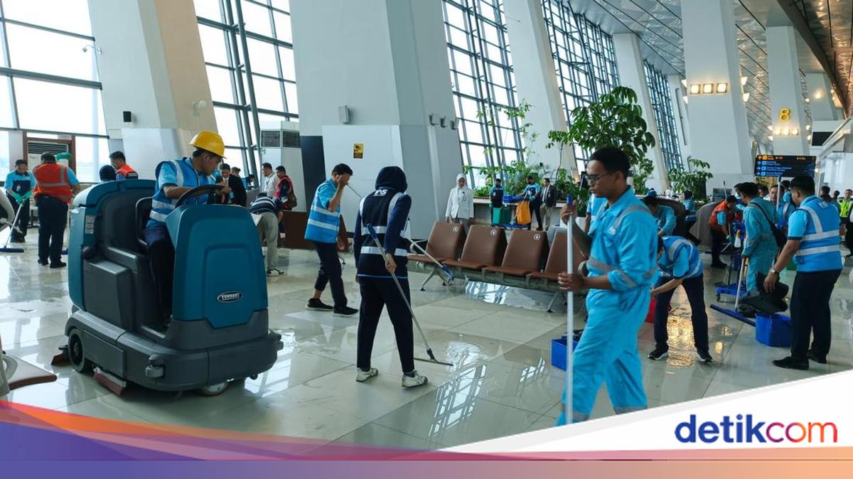 Gerak Cepat Petugas Tangani Atap Jebol di Bandara Soetta