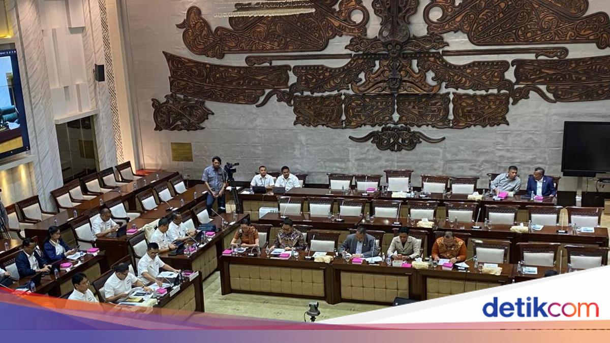 Purbaya Pastikan Harga BBM Subsidi Tak Naik di 2026, DPR Tepuk Tangan