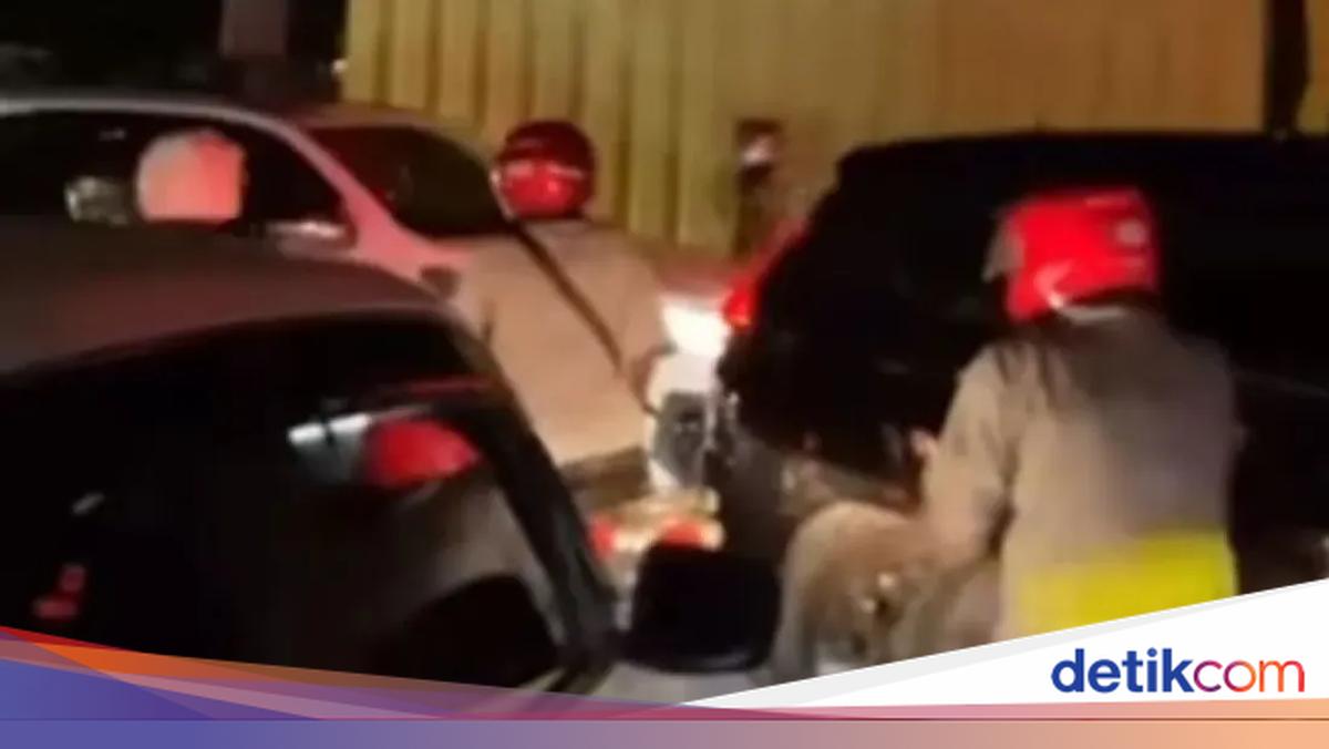 Lampu Merah Mati, Jalan Tubagus Angke Jakbar Macet Total