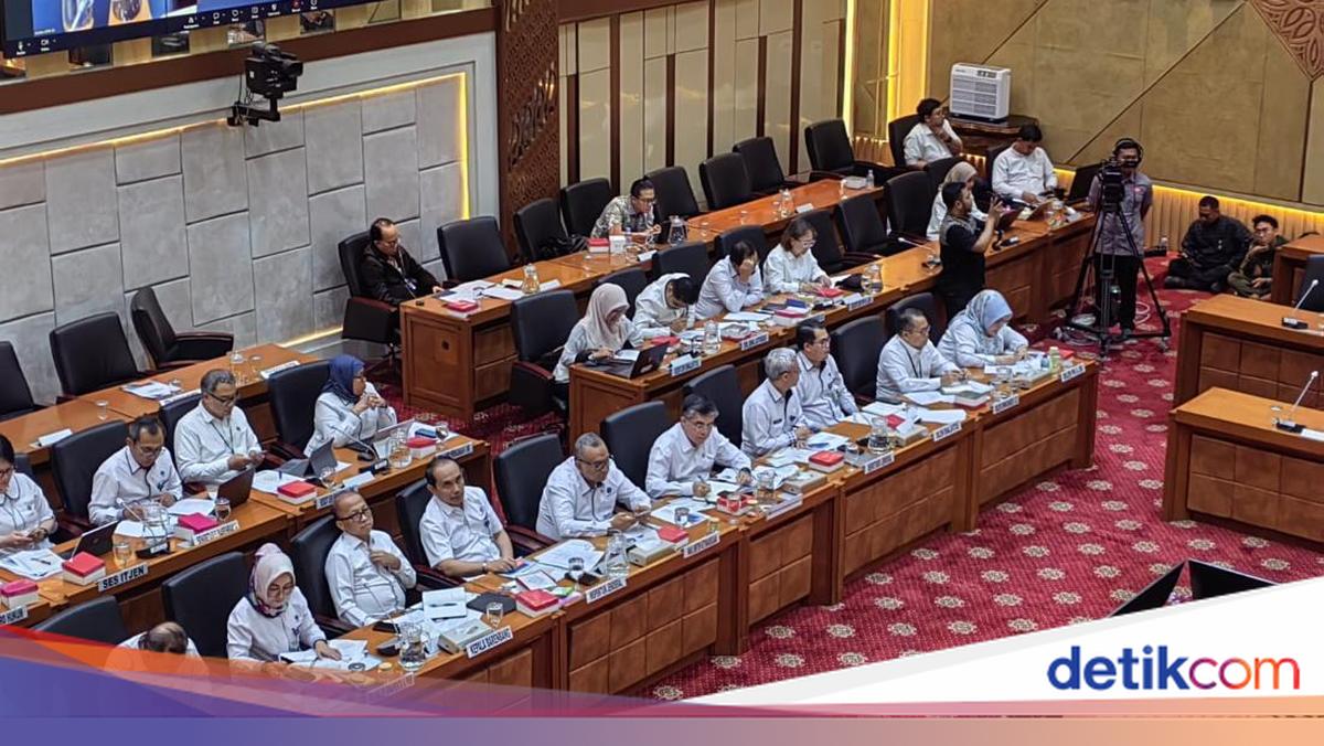 Menaker Beberkan Jurus Cegah PHK Massal