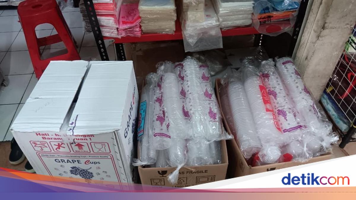 Harga Plastik Naik Gila-gilaan, Pembeli: Biasanya Rp 20.000 Sekarang Rp 40.000