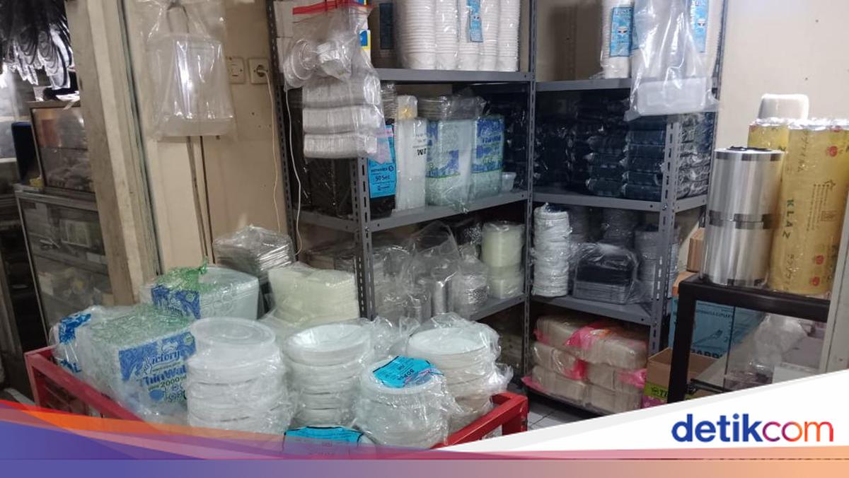 Harga Plastik Meledak 2 Kali Lipat, Pedagang Menjerit: Untung Tinggal Receh