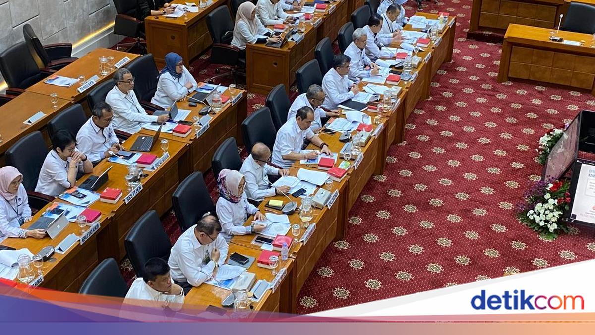 Menaker di DPR: Kami Terima Surat dari Kemenkeu 1 April Ada Efisiensi