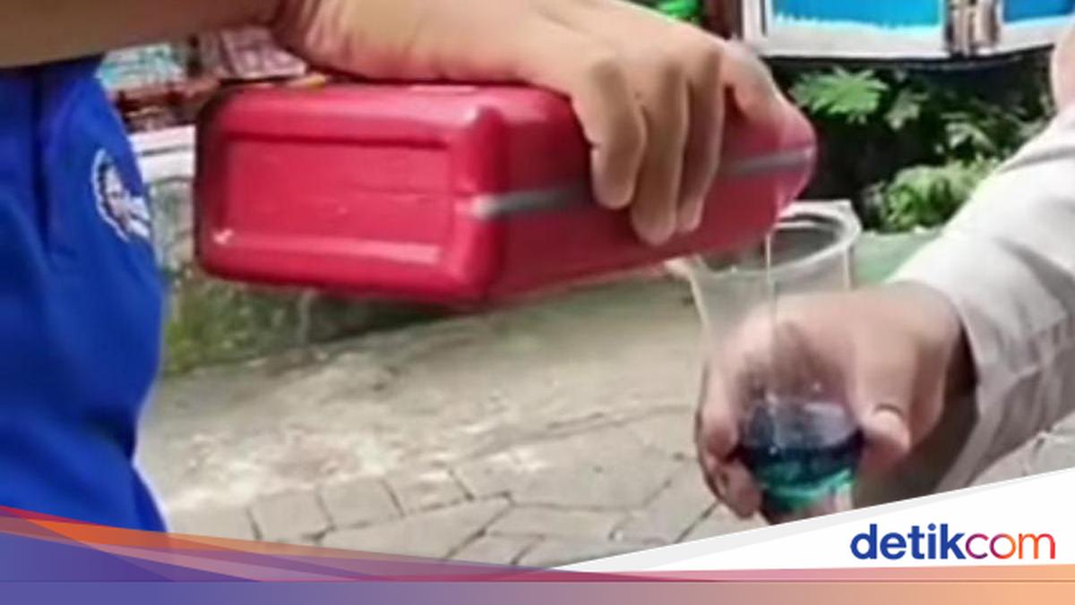 Viral Sekelompok Pria di Makassar Minum Oli Demi Stamina, MUI Tegaskan Haram
