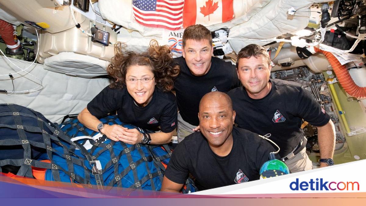 Link Live Splashdown Artemis II Pagi Ini, Orion Kembali ke Bumi