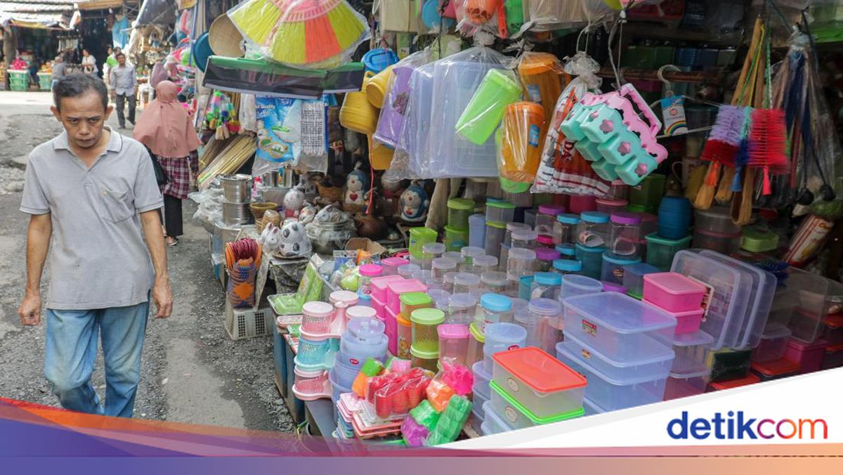 Harga Plastik Melonjak, Laba UMKM di Jatinegara Anjlok hingga 25%