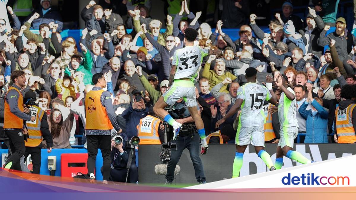 Man City Crush Chelsea 3-0 to Close Gap on Arsenal in Premier League Title Race