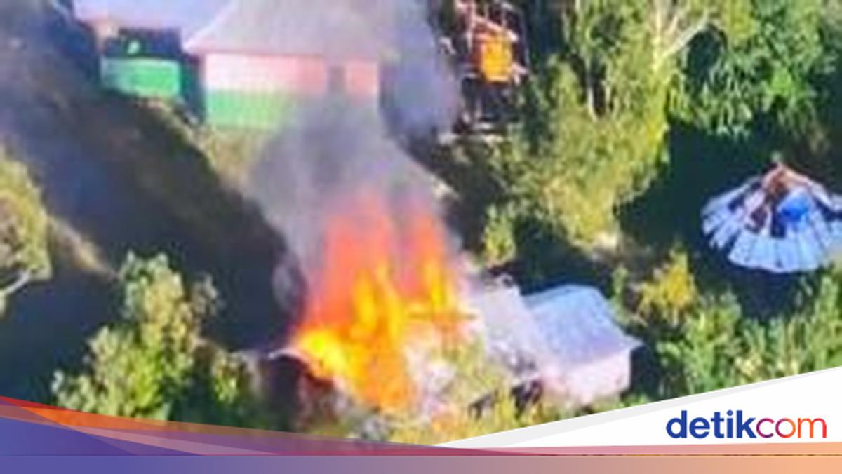 OPM Lekagak Telenggen Bakar Sejumlah Rumah di Puncak Papua, Warga Mengungsi