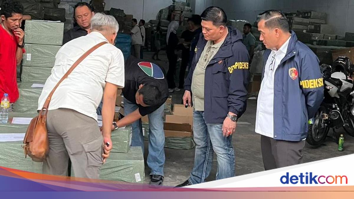 Bareskrim Bongkar Penyelundupan di Jakut, Sita Ribuan HP Impor Ilegal