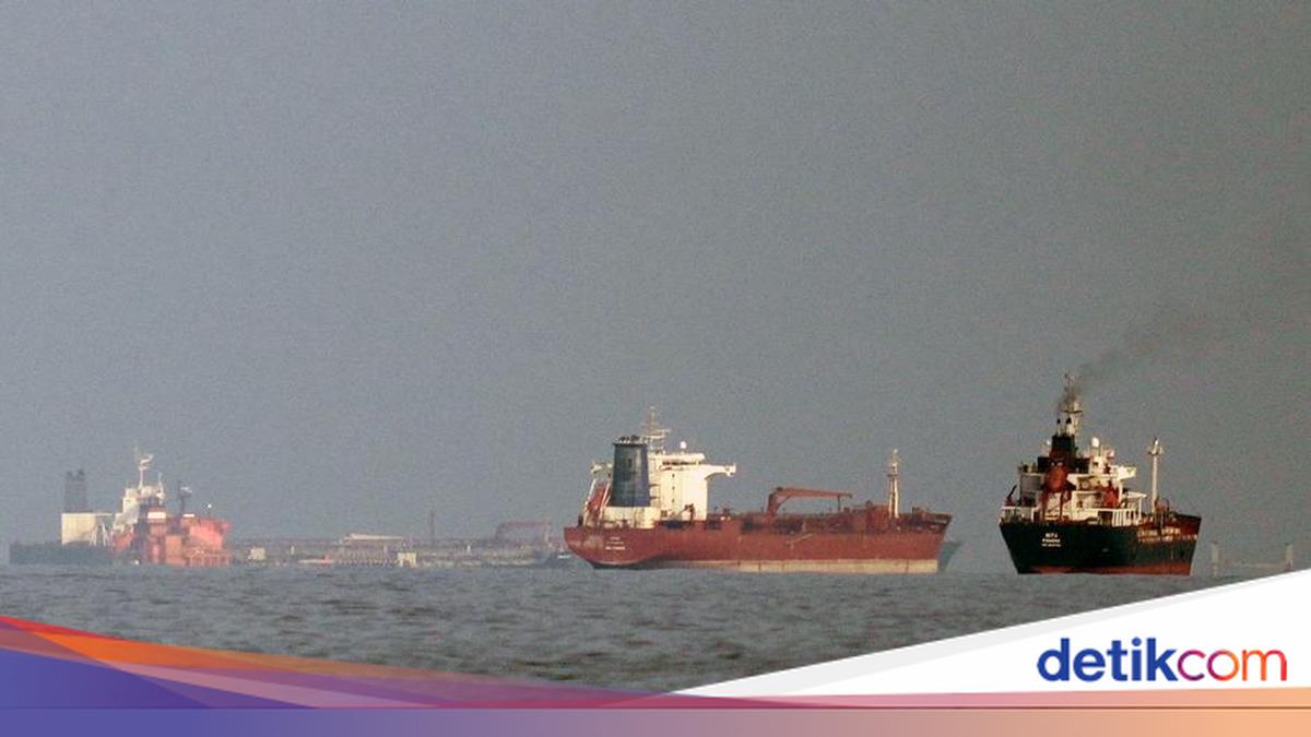 Kapal Tanker China Putar Balik Usai Gagal Tembus Blokade AS di Selat Hormuz