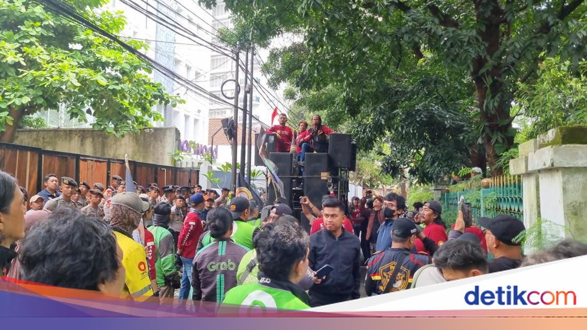 Ojol Demo SMRC, Tuntut Saiful Mujani Minta Maaf soal 'Jatuhkan Prabowo'