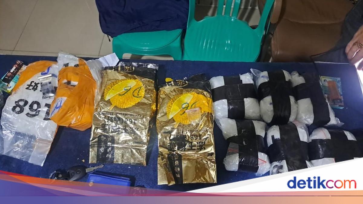 Mobil Ugal-ugalan Dicegat Bareskrim di Lampung, Ternyata Bawa 7 Kg Sabu