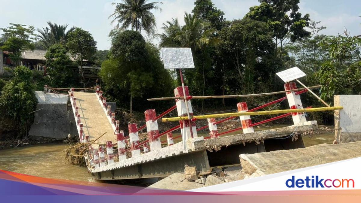 Jembatan di Rumpin Bogor Ambruk, Warga Bantaran Sungai Diimbau Waspada