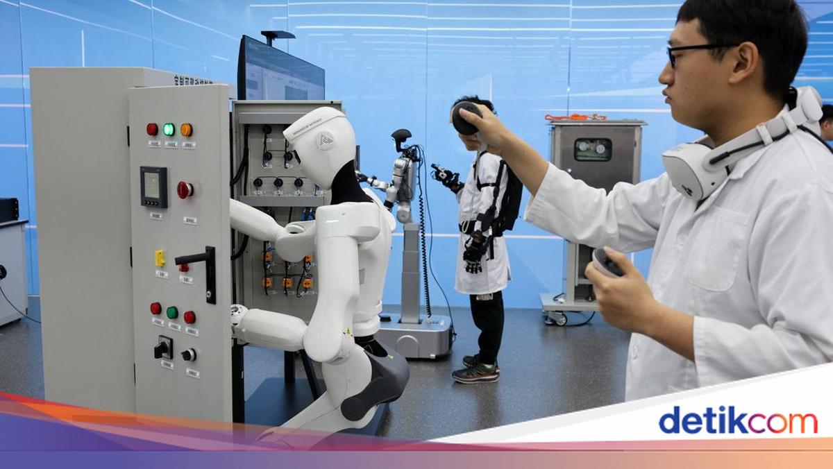 Robot Humanoid Diuji di Laboratorium Listrik China