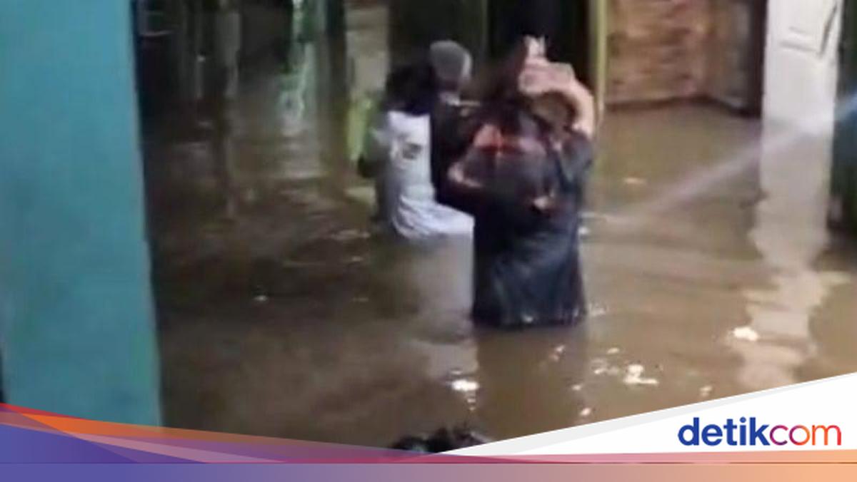 Kebon Pala Jaktim Terendam Banjir Pagi Ini, Tinggi Air Capai 1 Meter