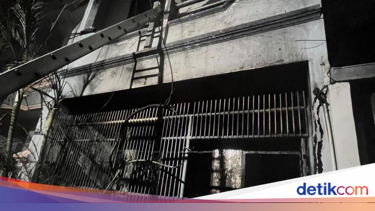 Lara 5 Orang Sekeluarga di Jakbar Tewas saat Rumah Terbakar