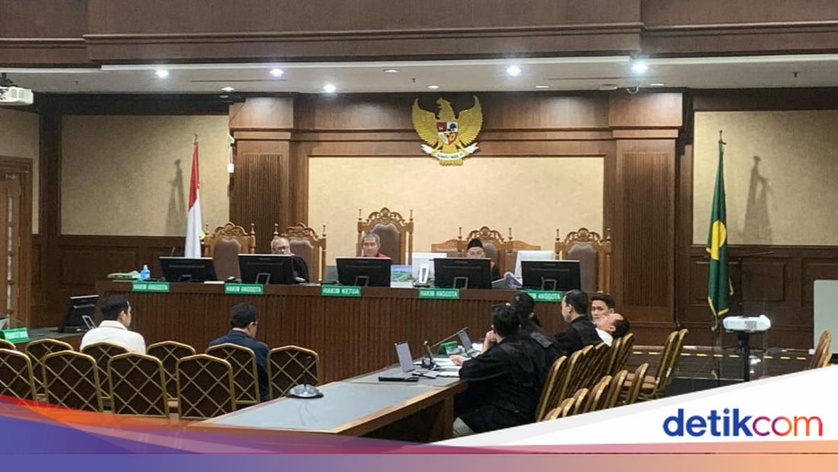 Terdakwa Kasus Korupsi Minyak Nangis Saat Sidang, Hakim Sampai Beri Tisu